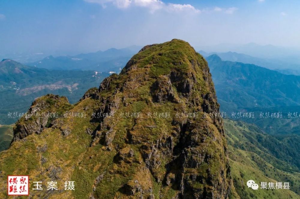 鸟瞰横县镇龙大圣山