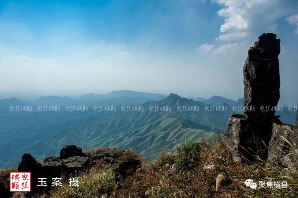 鸟瞰横县镇龙大圣山