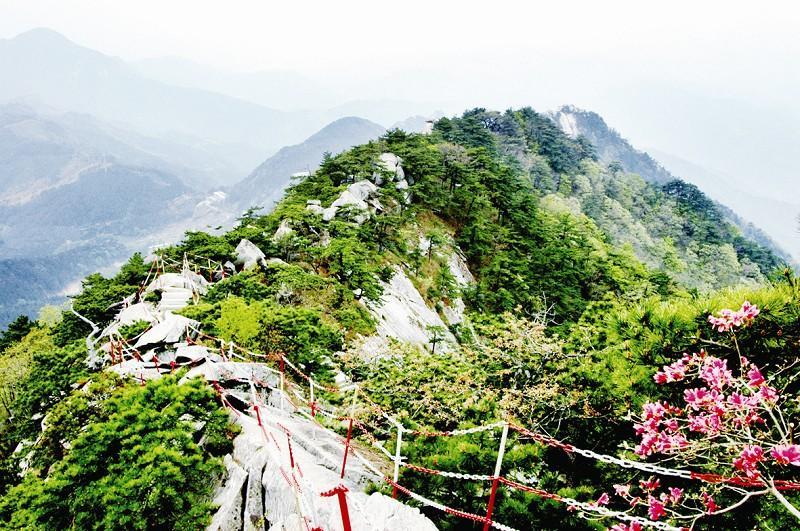 湖北大别山有个薄刀峰风景区,不知道你旅游过没有?景点非常特别