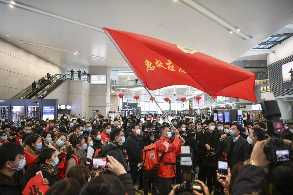 十天来,上海各级政府和有关部门全面落实联防联控措施,全力阻断疫情