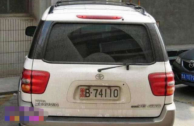 双色大众挂110车牌,因车牌太嚣张,一周被查5次