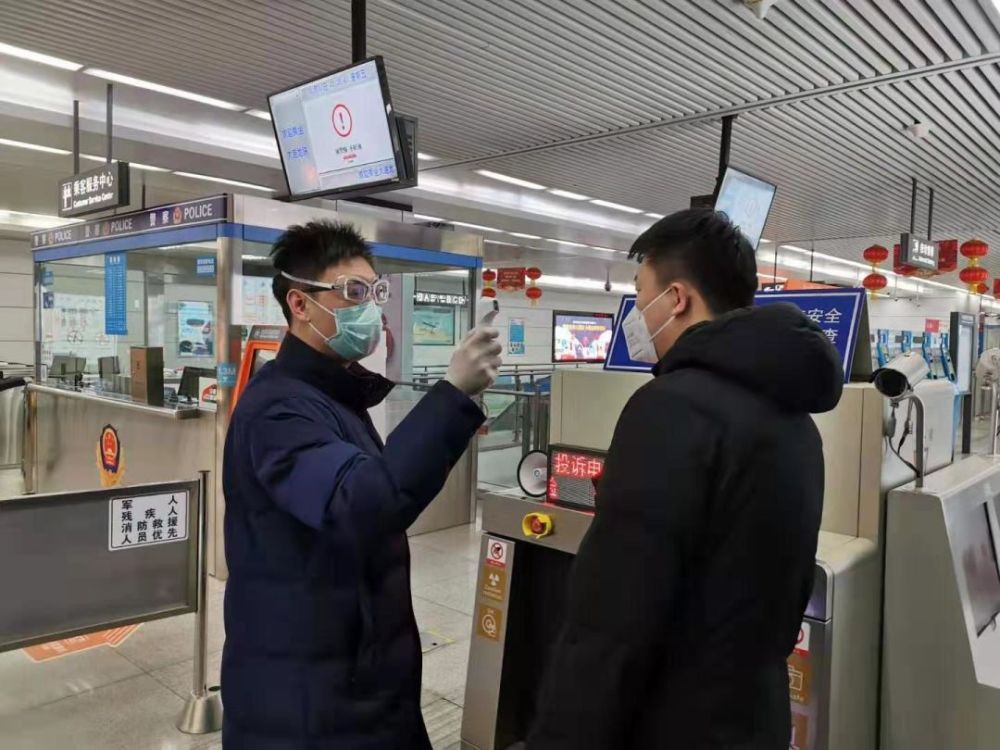 加强新型冠状病毒感染的肺炎疫情防控工作,按照上级统一部署,大连地铁