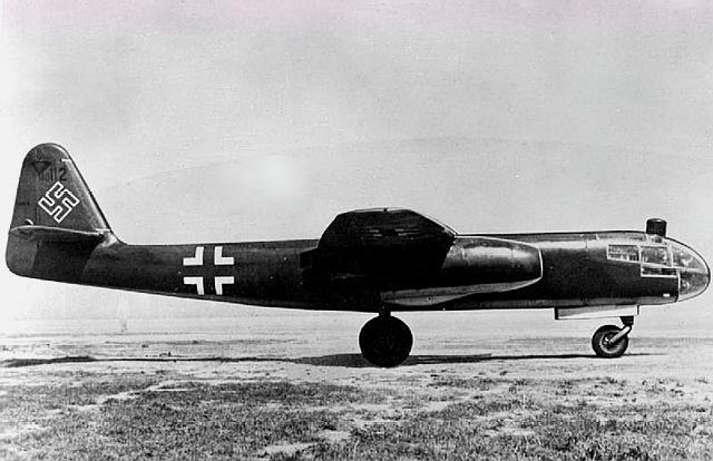 最早的喷气式轰炸机二战德国ar-234,战斗机都追不上,末日的绝唱