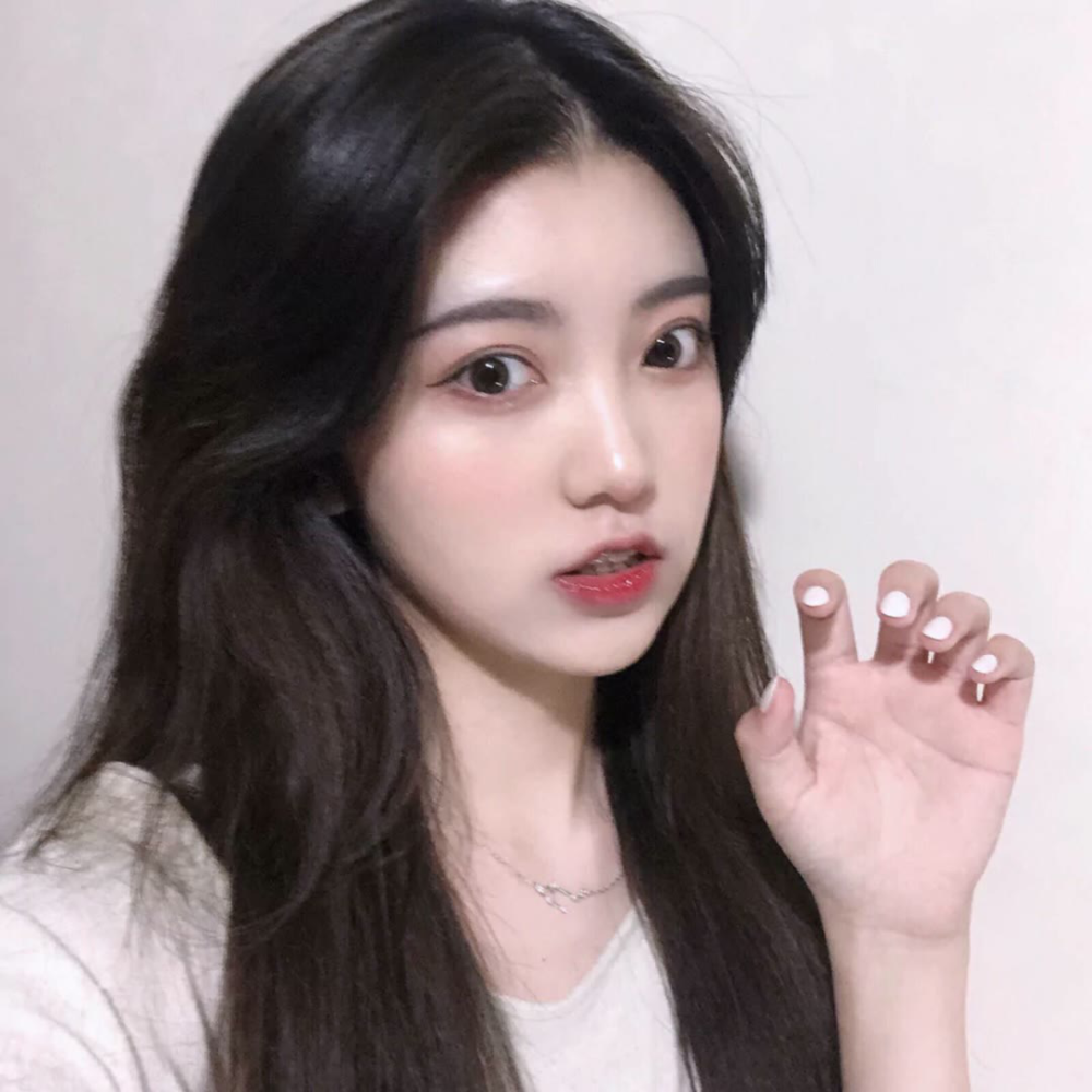 女生头像:忽然发现"冷暖自知"是多么让人心疼的词!