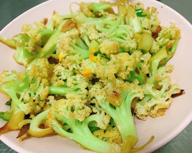春节大鱼大肉太油腻,送您素菜菜谱,清炒花菜,简单美味