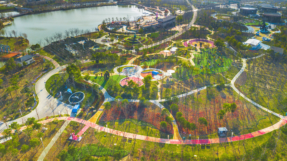 航拍空荡荡上海公园与游乐园,这个春节带着口罩的安全