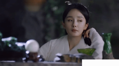 随后似乎是听到了什么动静,白浅扭头凝神向后面看了一眼,紧接着一副