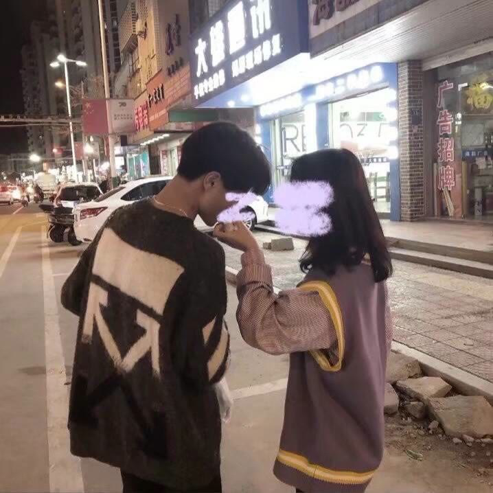甜腻情侣头像:少年白衫单车嘴角上扬,我爱的干净模样!
