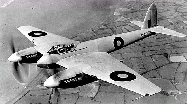 用木头制造的奇迹,二战英国蚊式战斗轰炸机,比金属飞机还抗揍