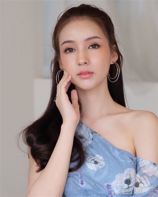 泰国最美变性人撞脸女星baby,两大男孩变女神后感情路