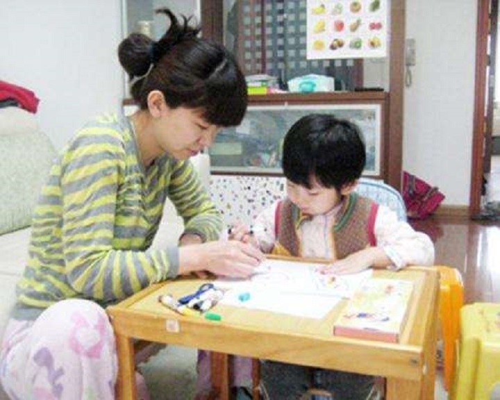 幼儿园家庭作业"逼疯"家长,宝妈机智完成,网友:别人家
