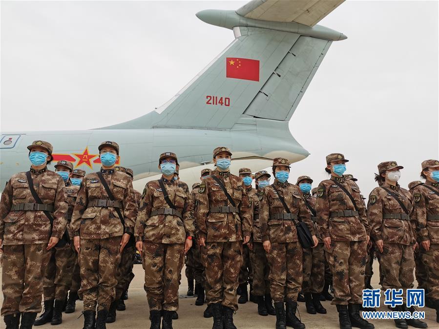 空军8架飞机紧急空运军队支援湖北医疗队抵达武汉