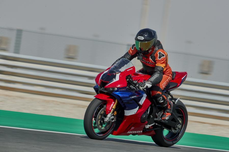 本田cbr1000rr-r sp fireblade 外媒测评