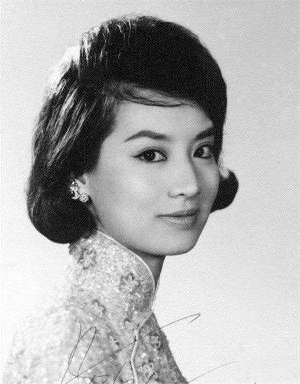 来看看历史老照片中的民国十大美女,不仅惊艳还让人钦佩!
