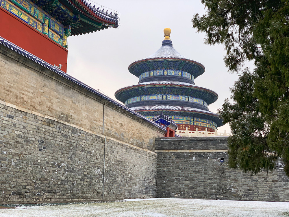 北京迎来鼠年初雪 天坛公园风景如画