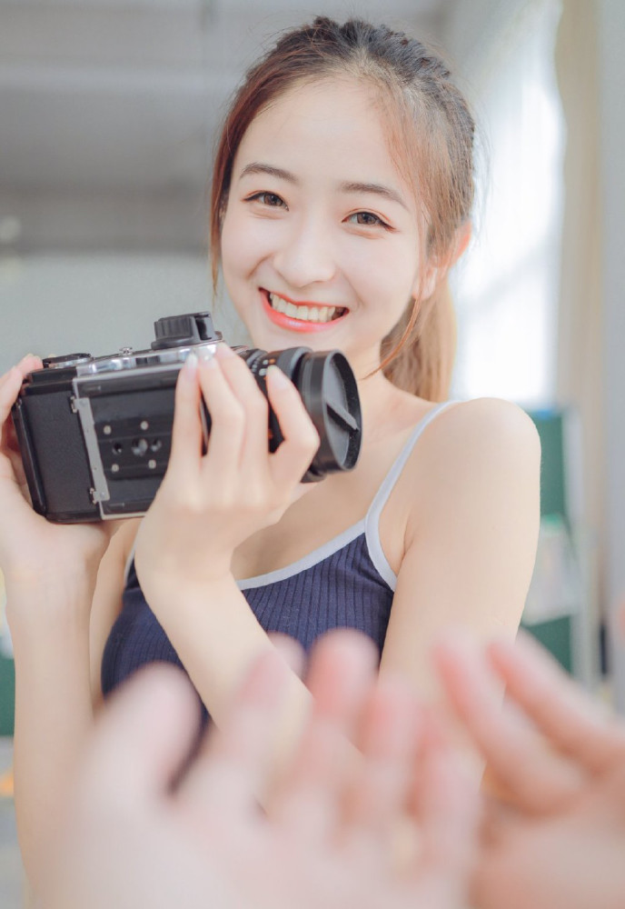蓝色泳衣美女吊带性感私房写真