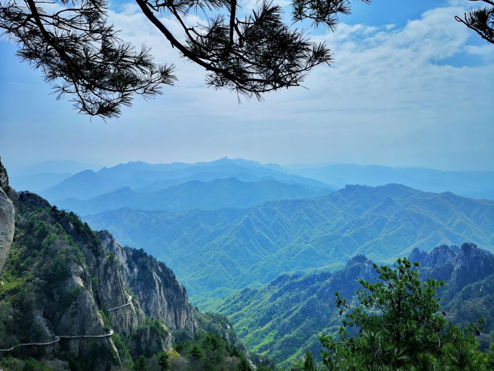 河南被忽略的一座山,是南阳盆地的靠山,最高海拔2222.