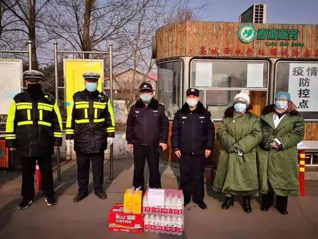 警民同心抗疫情,危难时刻见真情