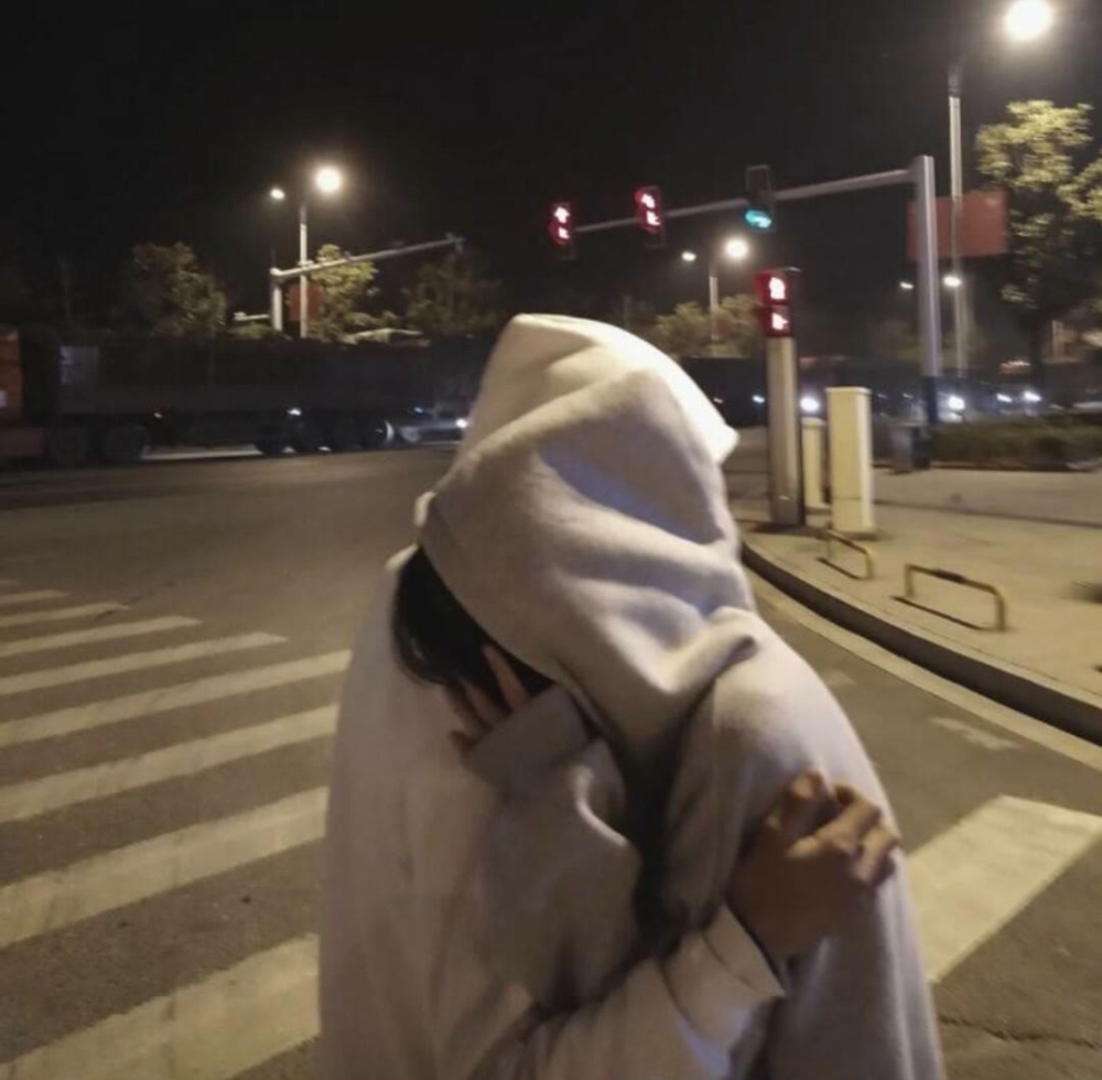 甜腻情侣头像:少年白衫单车嘴角上扬,我爱的干净模样!