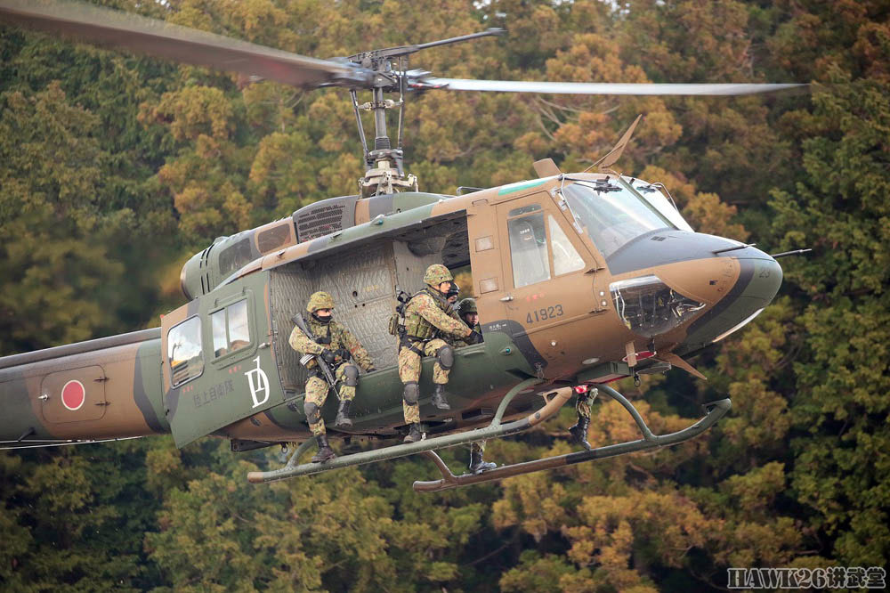 日本陆上自卫队第一师团举行实战演习 uh-1通用直升机