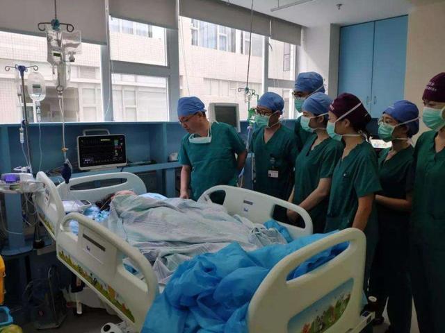 孕妈为了生个"鼠宝宝",硬憋分娩时间,宝宝出生后进重症监护室