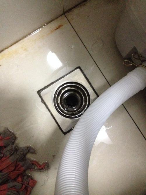 为什么说洗衣机排水管不能直接插在地漏里?应该怎么做