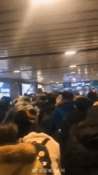 每天这谣言纷纷啊 坊友们快来康康 谣言 上海火车站人山人海?