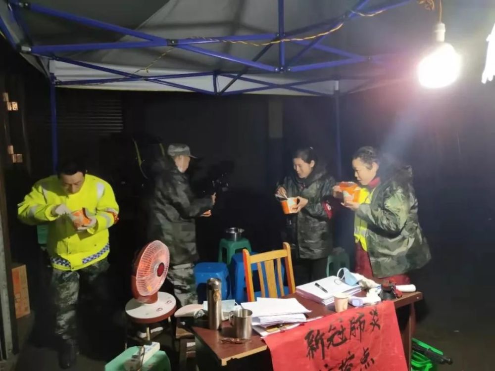 一名乡镇公务员的#抗疫故事#:这位残疾老村医让我感动