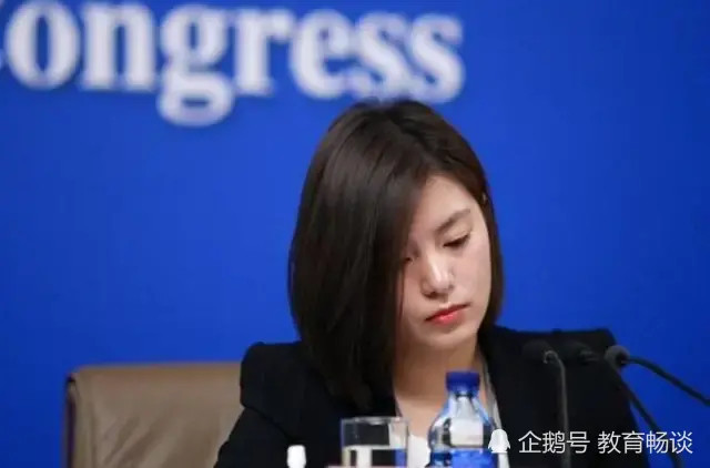 她是中国最"冷艳"的翻译官,"牛掰学姐",外交部四大女神之一