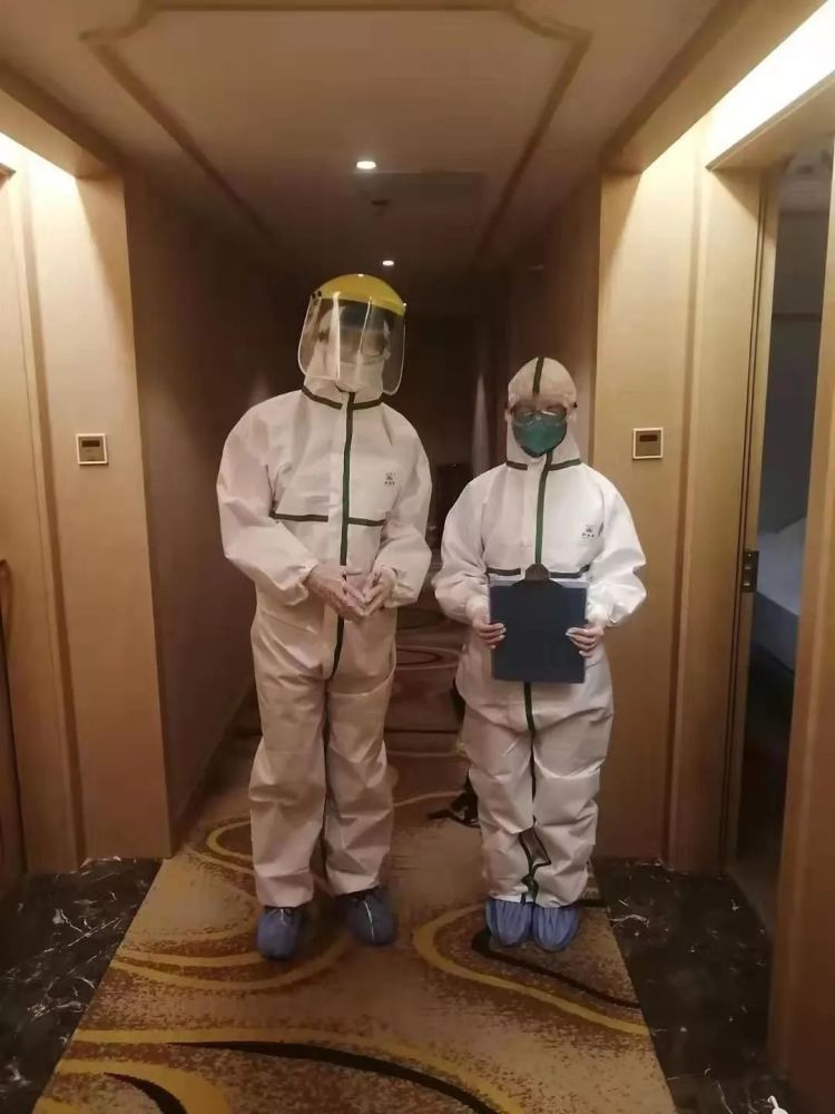 当你身边出现穿防护服的医务人员别惊慌 真相是这样
