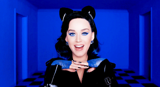亲中艺人katy perry 为武汉加油!