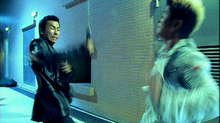 甩棍vs小刀,论《杀破狼》中甄子丹与吴京的械斗