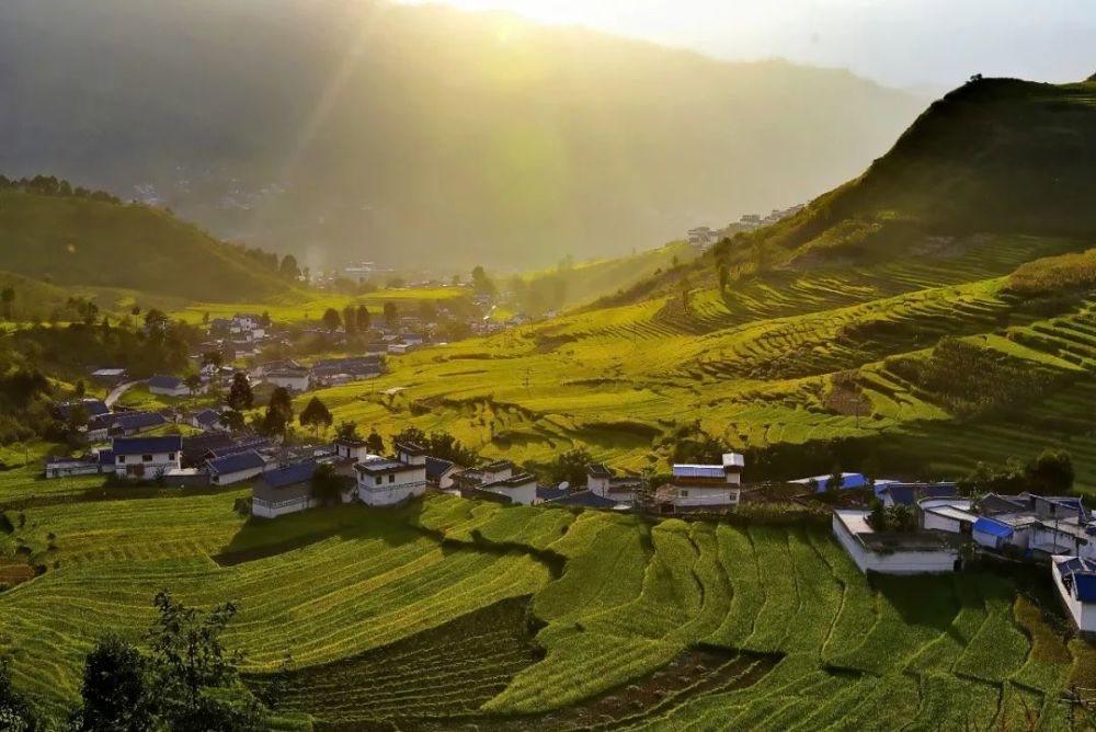 李新瑜,凉山彝族自治州,甘洛县,彝族,高山峡谷