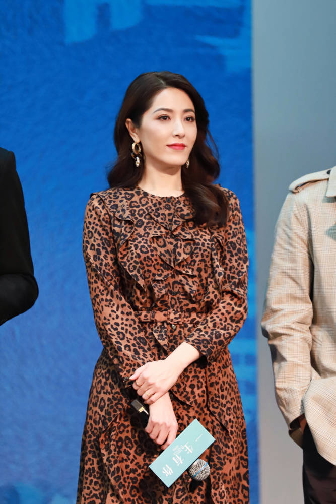 曾黎气场太强,在《下一站是幸福》中被喊话演女主角吧
