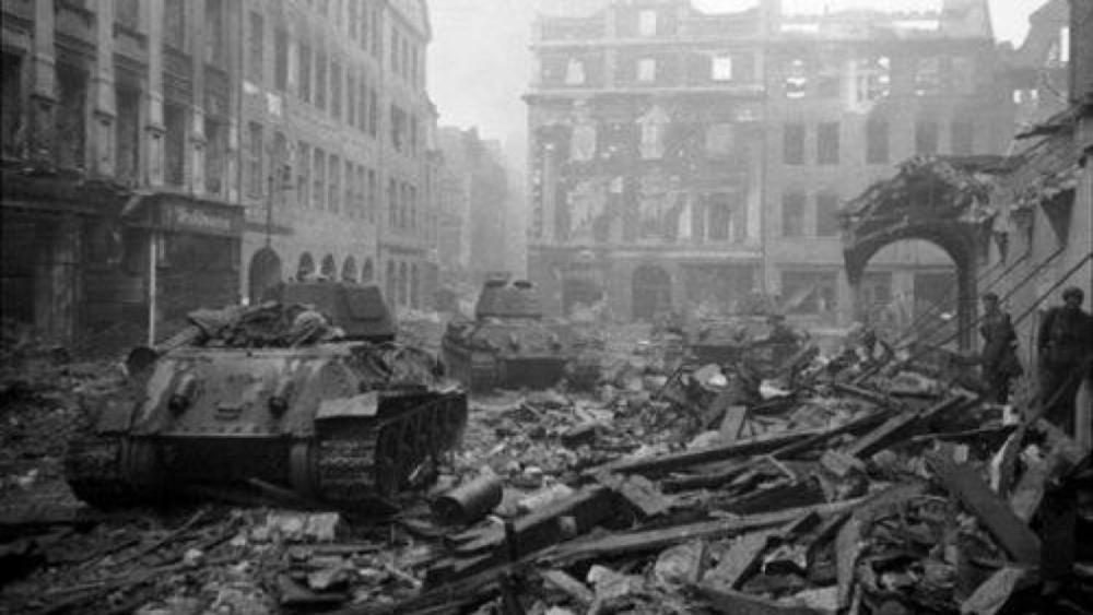 百万苏军包围柏林,战争有多惨烈?35万苏军倒在攻克柏林的前夜