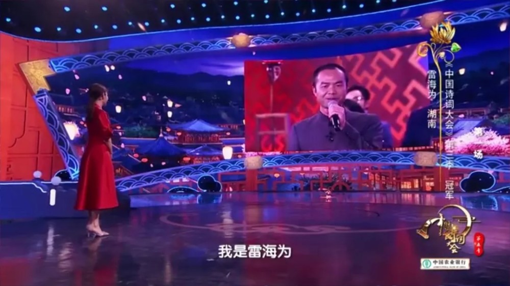 《中国诗词大会》主持人,前任董卿虽好,但现任龙洋也已渐入佳境