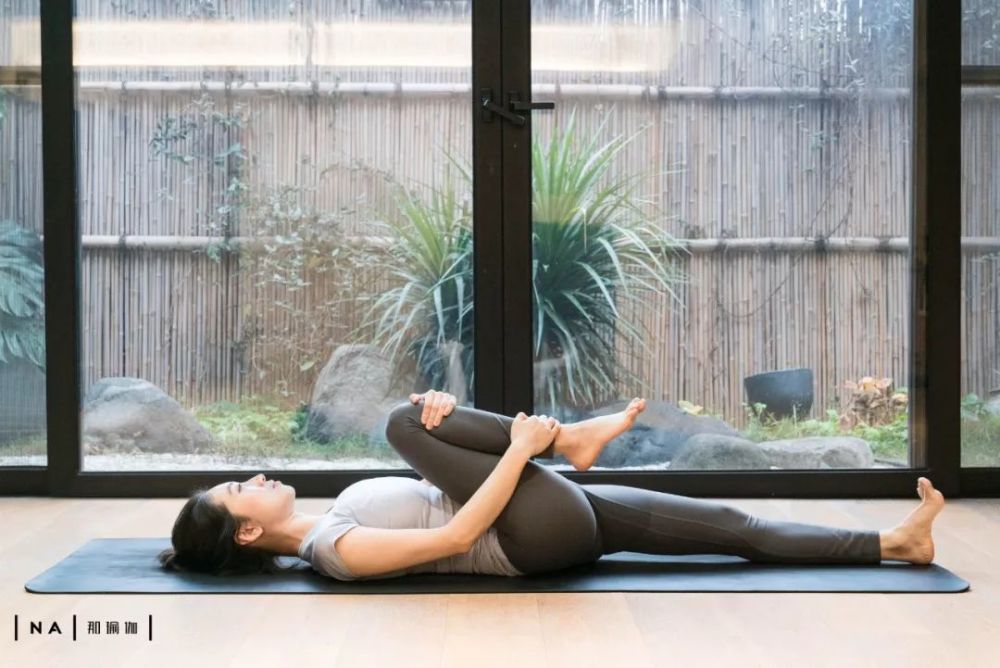 疫情宅在家里,这样练瑜伽可以放松身心,有效活化细胞