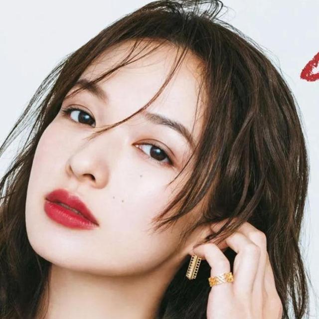 想要变身时髦精,get这些春季妆容,迷人吸晴轻松应对不