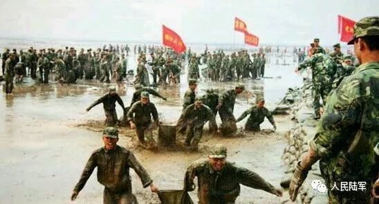 ▼2003年抗击"非典" 军人冲锋在前,誓死不退