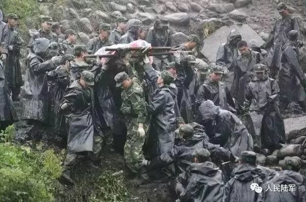 ▼2020年抗击新型冠状病毒 军人同样冲锋在前,誓死不退
