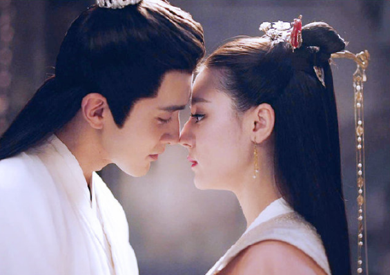 迪丽热巴和高伟光拍吻戏频频笑场,原来都是肚子惹的祸