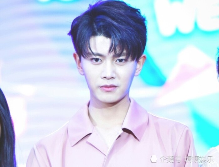 任嘉伦锁骨太明显?剧组写真太露骨,导演组真敢拍