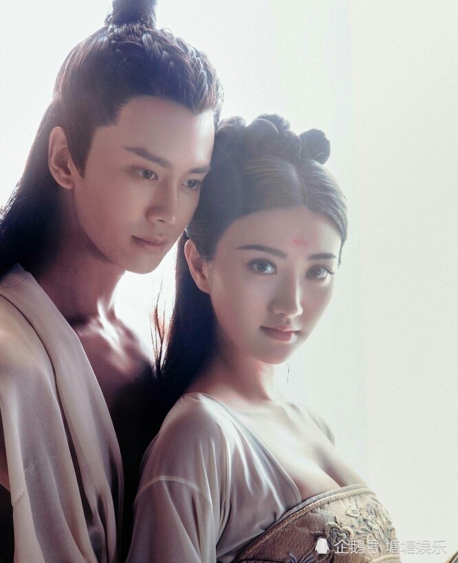 任嘉伦锁骨太明显?剧组写真太露骨,导演组真敢拍