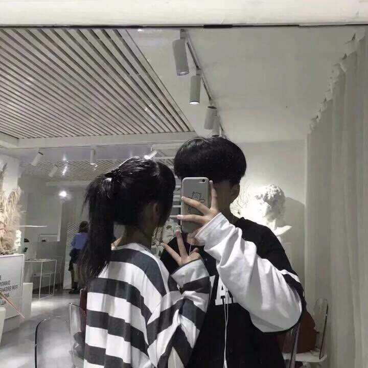 情侣头像:想和你一起去图书馆,一边沉迷于学习一边沉迷于你!