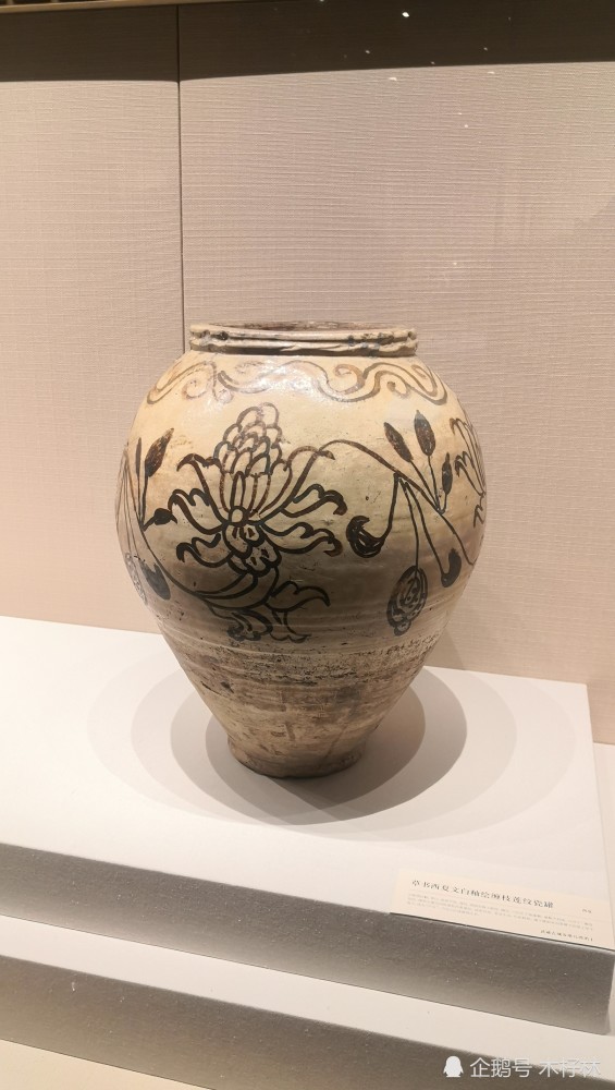 武威博物馆内西夏文物,萨班青铜雕像,元青花瓷等文物都是国宝
