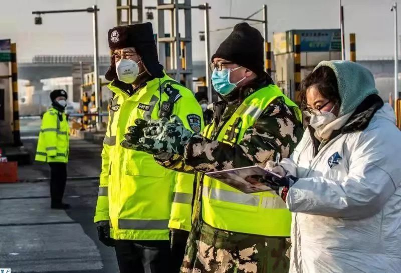 他们也有不安和不舍, 但是却从未退缩, 因为他们是人民警察,最美的