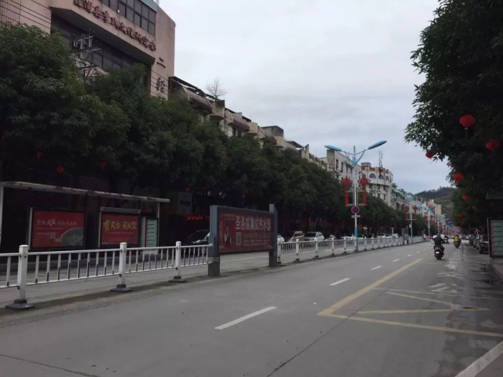 下午14:40分,霞浦城区中心龙首路,街上冷冷清清.