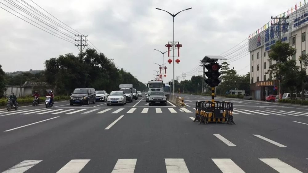 大坝镇政府路口和坡乌村路口将设立临时红绿灯