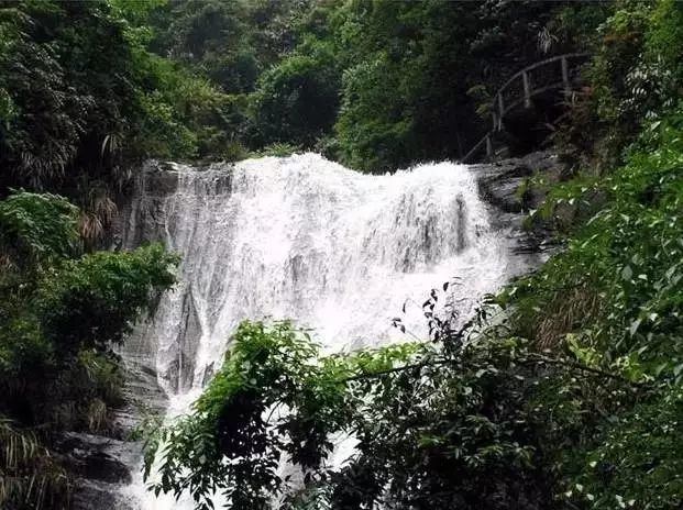 地址:中方县铜湾镇黄溪古村