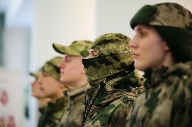 俄罗斯近卫军配发多种样式迷彩服,断口,断流,苔藓伪装